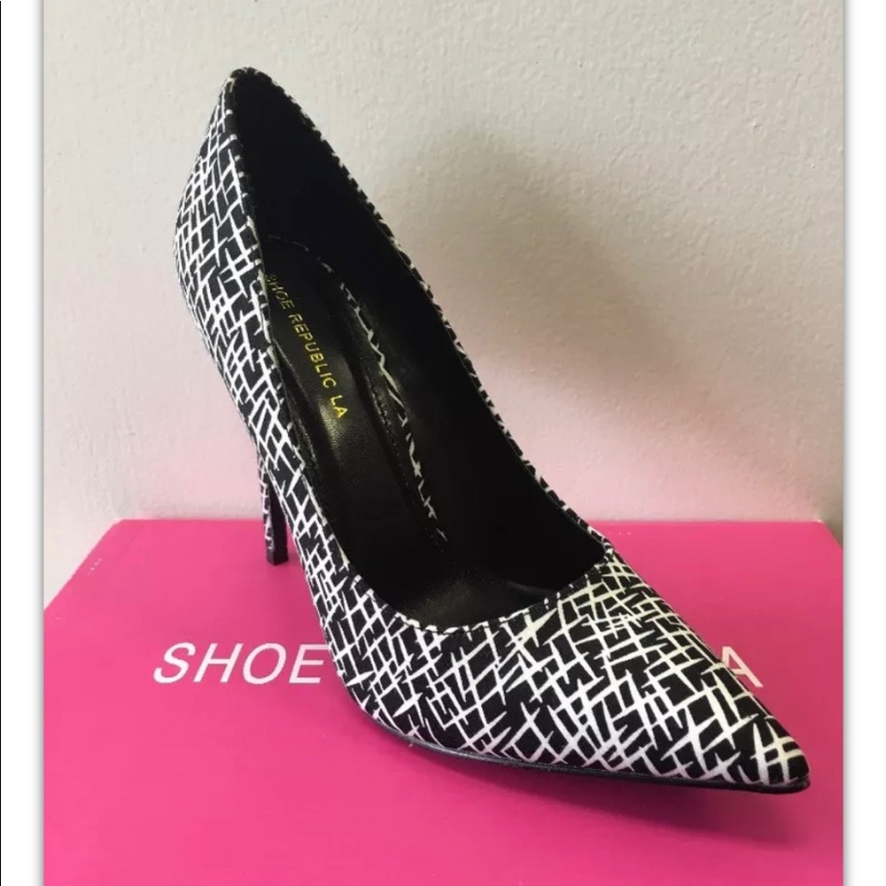 Brand New Shoe Republic La Nickle Black Pointy Toe Pumps